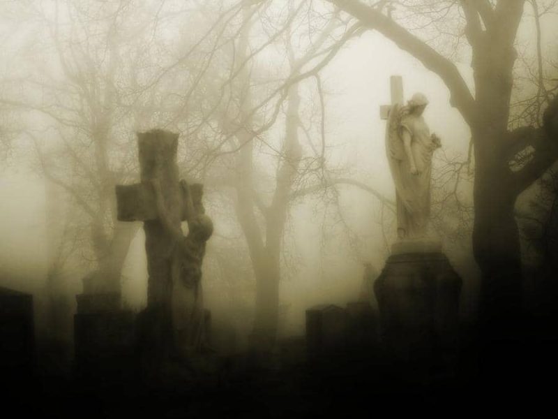 Tamsios ūkanotos kapinės